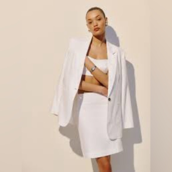 Reformation Jackets & Blazers - REFORMATION
The Classic Relaxed Linen Blazer - White